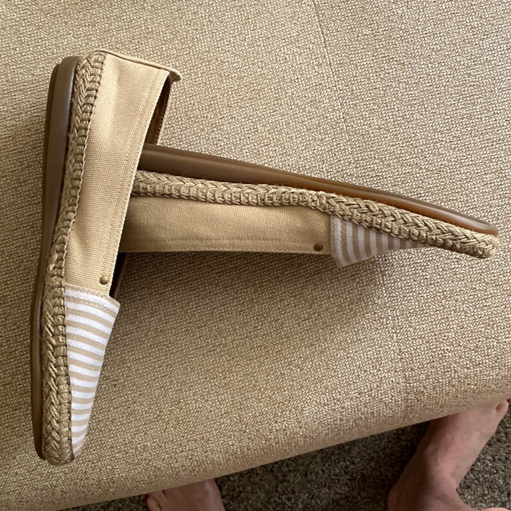 Aerosoles Loafers Beige Stripe Fabric Upper
Size 9.5 - Picture 4 of 5